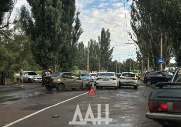 Пробка после ДТП в Донецке на улице Буденновских партизан