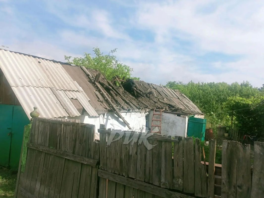 Иван Приходько: Поврежденный в результате атаки БПЛА ВФУ дом в Калининском районе Горловки
