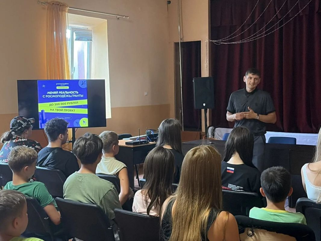 Новые возможности у самого синего моря: в Белосарайской Косе прошла встреча с молодёжью! Новые возможности у самого синего моря: в Белосарайской Косе прошла встреча с молодёжью!