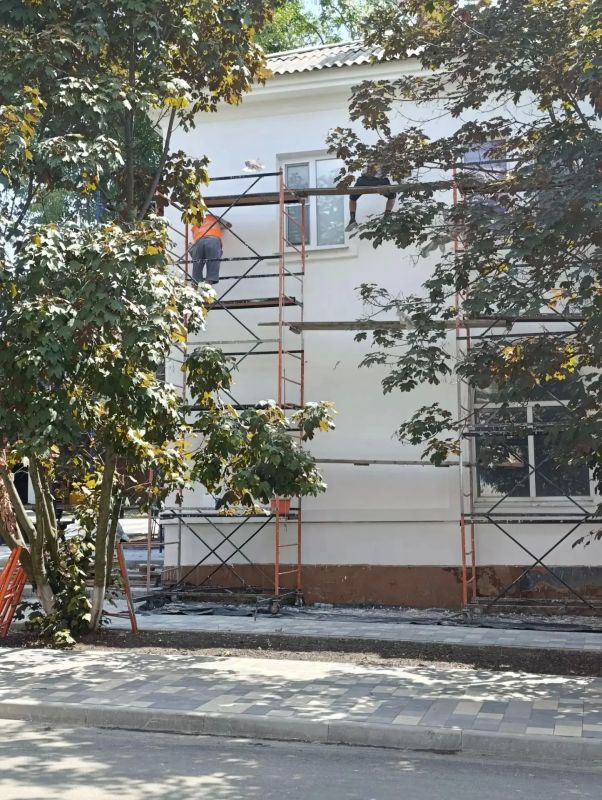 Амурская область обновляет облик четырех зданий в центре Амвросиевки Амурская область обновляет облик четырех зданий в центре Амвросиевки