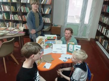 10 июля в детской центральной библиотеке состоялся познавательный час «Пишу письмо герою любимой книге» для читателей детской библиотеки, приуроченный ко Дню почты России