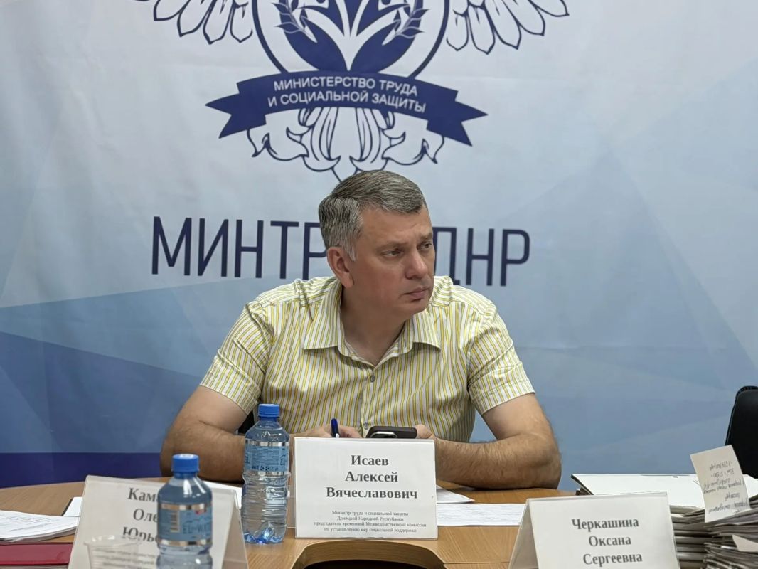 Алексей Исаев: Сегодня на заседании Межведомственной комиссии совместно с коллегами рассмотрели 429 заявлений жителей Артемовского, Красноармейского, Кураховского и Великоновоселковского муниципальных округов