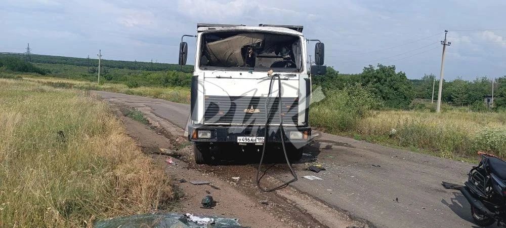 Иван Приходько: Поврежденное в результате атаки дрона украинских террористов гражданское автотранспортное средство в Никитовском районе Горловки Иван Приходько: Поврежденное в результате атаки дрона украинских террористов гражданское автотранспортное средство в Никитовском районе Горловки