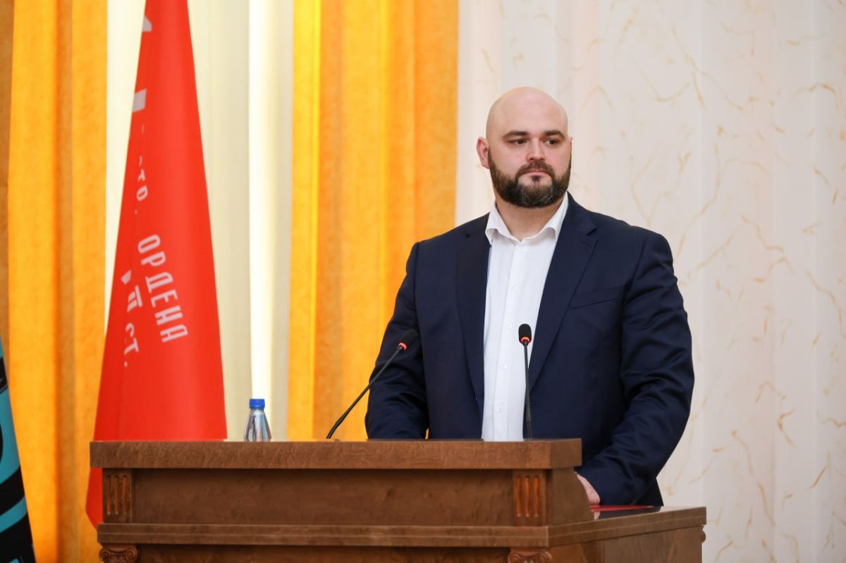 Сегодня на заседании Народного Совета ДНР представил два законопроекта, разработанных Минимуществом