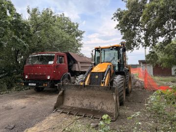 Семь метров вглубь: в Советском районе Макеевки меняют коллектор