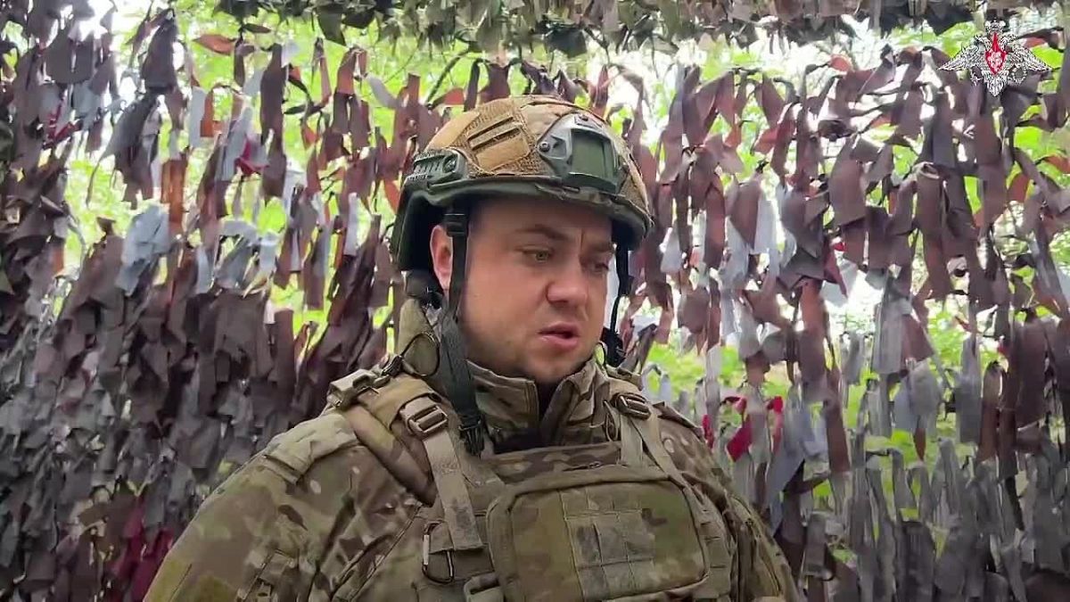 Немного о боевых действиях в Красном Лимане Начальник службы беспилотных систем 19 танкового полка рассказал о боевой работе подразделений в Красном Лимане: «Выйти противнику не дадут. Либо мы их уничтожим, либо они сдадутся...