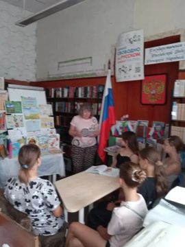 Летние каникулы в Приазовской сельской библиотеке начались с литературного приключения! Для юных читателей прошла поэтическая веселинка «Паровоз стихов весёлых»