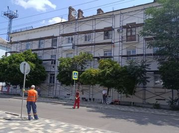 Амурская область устанавливает дорожные знаки в центре Амвросиевки
