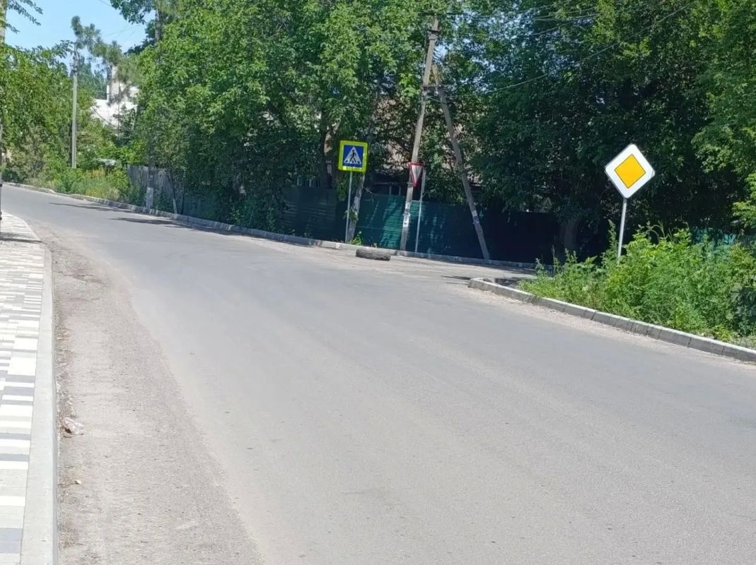 Амурская область устанавливает дорожные знаки в центре Амвросиевки Амурская область устанавливает дорожные знаки в центре Амвросиевки