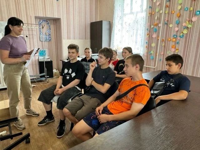 «О ценностях истинных и мнимых»: Обсуждение глубинных смыслов в Новозарьевском центре культуры «О ценностях истинных и мнимых»: Обсуждение глубинных смыслов в Новозарьевском центре культуры