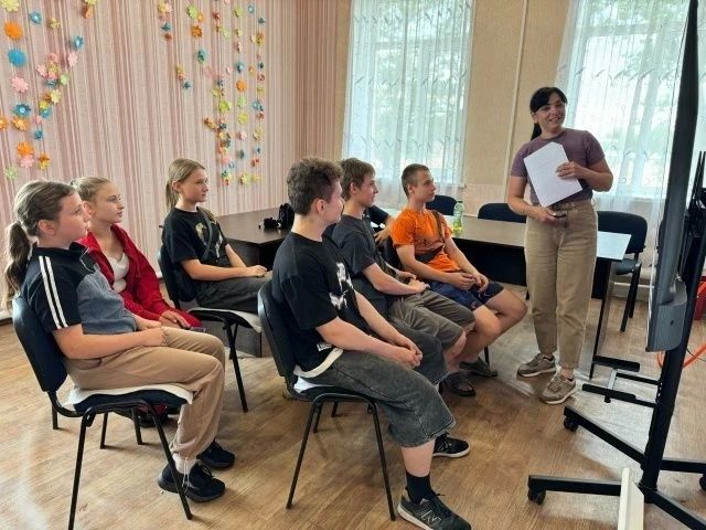 «О ценностях истинных и мнимых»: Обсуждение глубинных смыслов в Новозарьевском центре культуры «О ценностях истинных и мнимых»: Обсуждение глубинных смыслов в Новозарьевском центре культуры