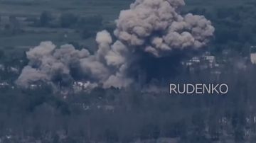 Андрей Руденко: Кадры поражения пункта временной дислокации подразделения 63 омбр ВСУ с применением ФАБ-3000 с УМПК в районе Щурово в ДНР