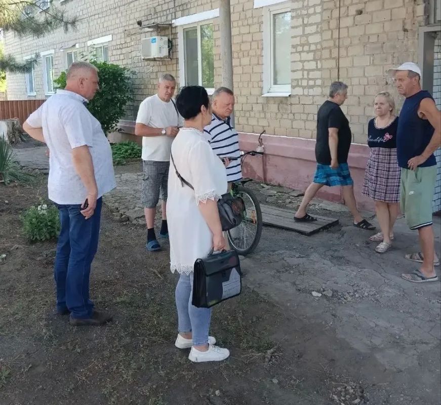 Наталья Бегуненко: В Петровском районе по проекту «УПРАВДОМ» организован комиссионный выезд в составе заместителя руководителя Управы Петровского внутригородского района Администрации г.о. Донецк Чуба Сергея Васильевича... Наталья Бегуненко: В Петровском районе по проекту «УПРАВДОМ» организован комиссионный выезд в составе заместителя руководителя Управы Петровского внутригородского района Администрации г.о. Донецк Чуба Сергея Васильевича...