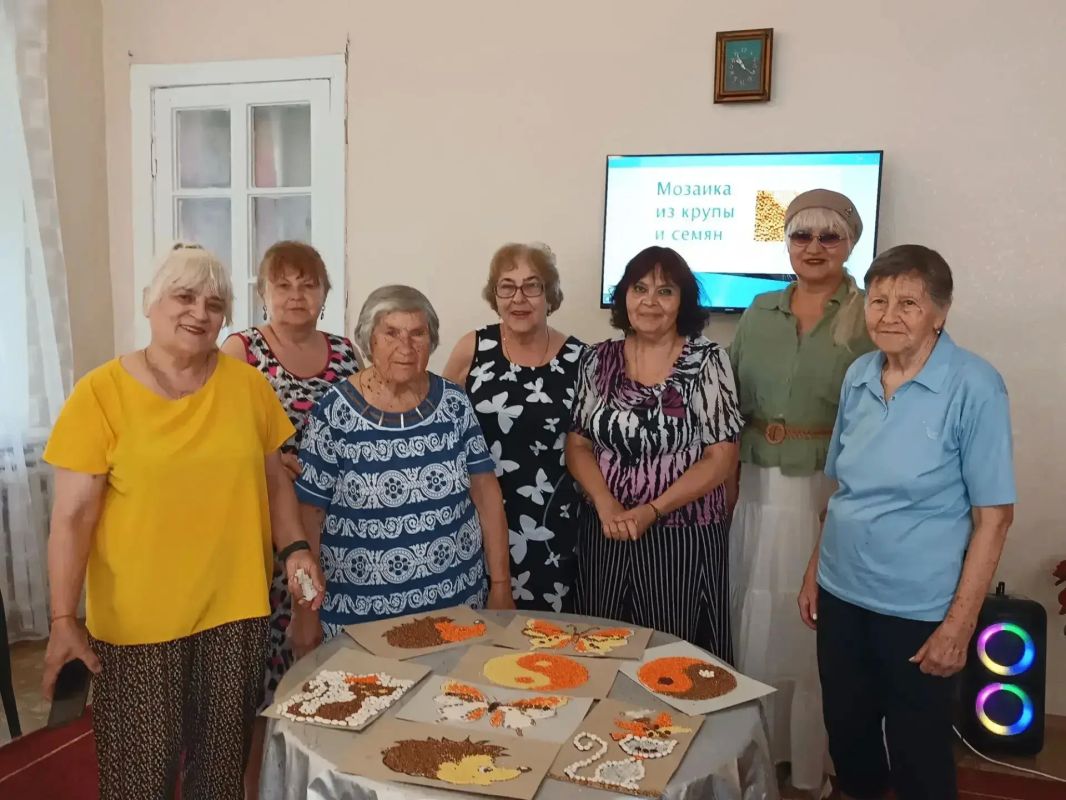 Крупы, которые вдохновляют: мастер-класс по созданию панно в Центре социального обслуживания Крупы, которые вдохновляют: мастер-класс по созданию панно в Центре социального обслуживания