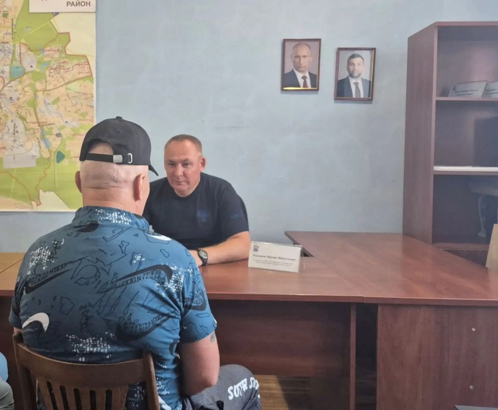 Михаил Меренков: Сегодня провел личный прием граждан в общественной приемной Партии «Единая Россия» Буденновского района
