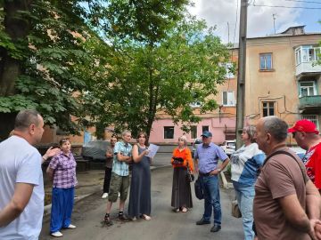 Евгений Поплавский: Еще одна встреча с жителями в минувшие выходные прошла по адресу: ул. Вокзальная, 67