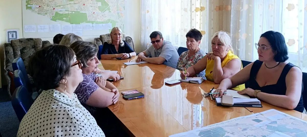 Наталья Бегуненко: В рамках проекта «УПРАВДОМ» в Управе Петровского внутригородского района Администрации г.о. Донецк прошла рабочая встреча руководства Управы района со старшими по домам микрорайона «Шахта Петровская» Наталья Бегуненко: В рамках проекта «УПРАВДОМ» в Управе Петровского внутригородского района Администрации г.о. Донецк прошла рабочая встреча руководства Управы района со старшими по домам микрорайона «Шахта Петровская»