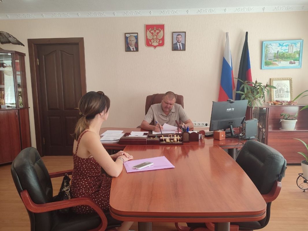 Сегодня, 13 июля 2026 года, в Управе Кировского внутригородского района Администрации городского округа Донецк ДНР руководитель Управы Алексей Дмитрюк провел личный прием граждан Сегодня, 13 июля 2026 года, в Управе Кировского внутригородского района Администрации городского округа Донецк ДНР руководитель Управы Алексей Дмитрюк провел личный прием граждан