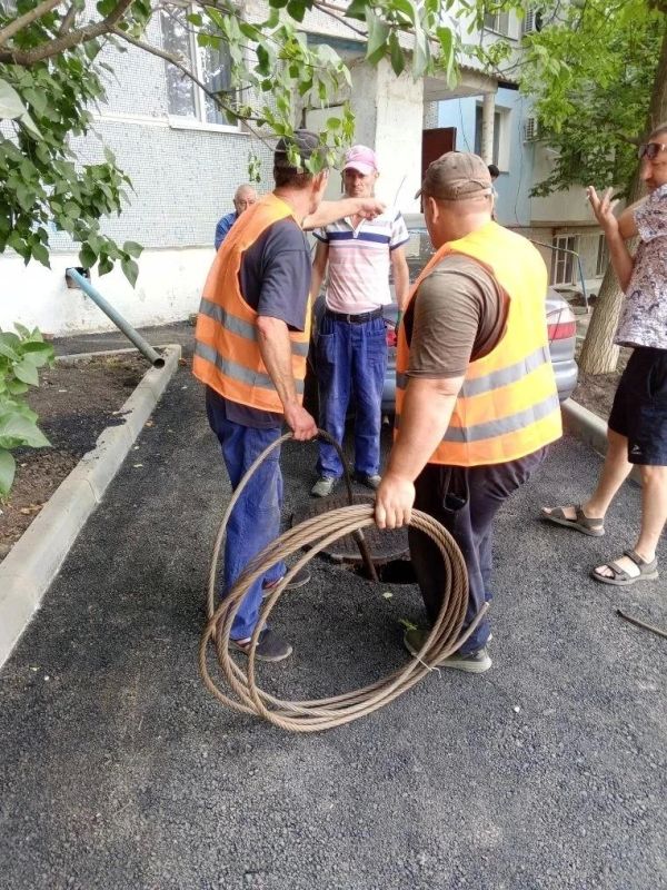 Наталья Великодная: В рамках работы штаба по жизнеобеспечению населенных пунктов аварийной службой Тельмановского водоканала Наталья Великодная: В рамках работы штаба по жизнеобеспечению населенных пунктов аварийной службой Тельмановского водоканала