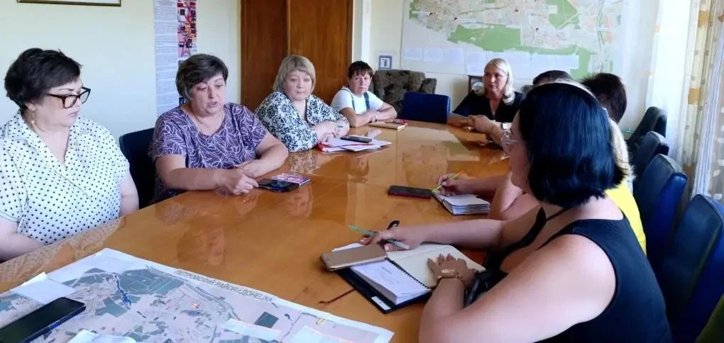 Наталья Бегуненко: В рамках проекта «УПРАВДОМ» в Управе Петровского внутригородского района Администрации г.о. Донецк прошла рабочая встреча руководства Управы района со старшими по домам микрорайона «Шахта Петровская» Наталья Бегуненко: В рамках проекта «УПРАВДОМ» в Управе Петровского внутригородского района Администрации г.о. Донецк прошла рабочая встреча руководства Управы района со старшими по домам микрорайона «Шахта Петровская»