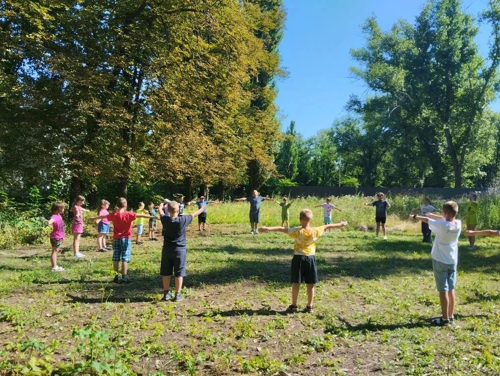 Девятый день работы досуговой площадки «Юный техник» ребята продолжили изучение народов, населяющих нашу Россию Девятый день работы досуговой площадки «Юный техник» ребята продолжили изучение народов, населяющих нашу Россию