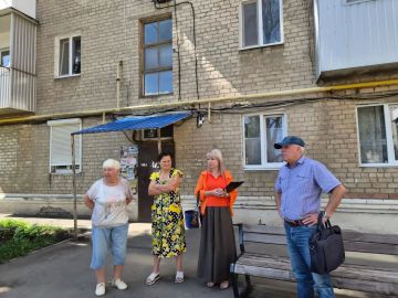 Евгений Поплавский: По поручению Главы Республики Дениса Пушилина продолжается открытый диалог с жителями городского округа. Очередная такая встреча прошла в минувшие выходные по адресу: ул. Октябрьская, 82