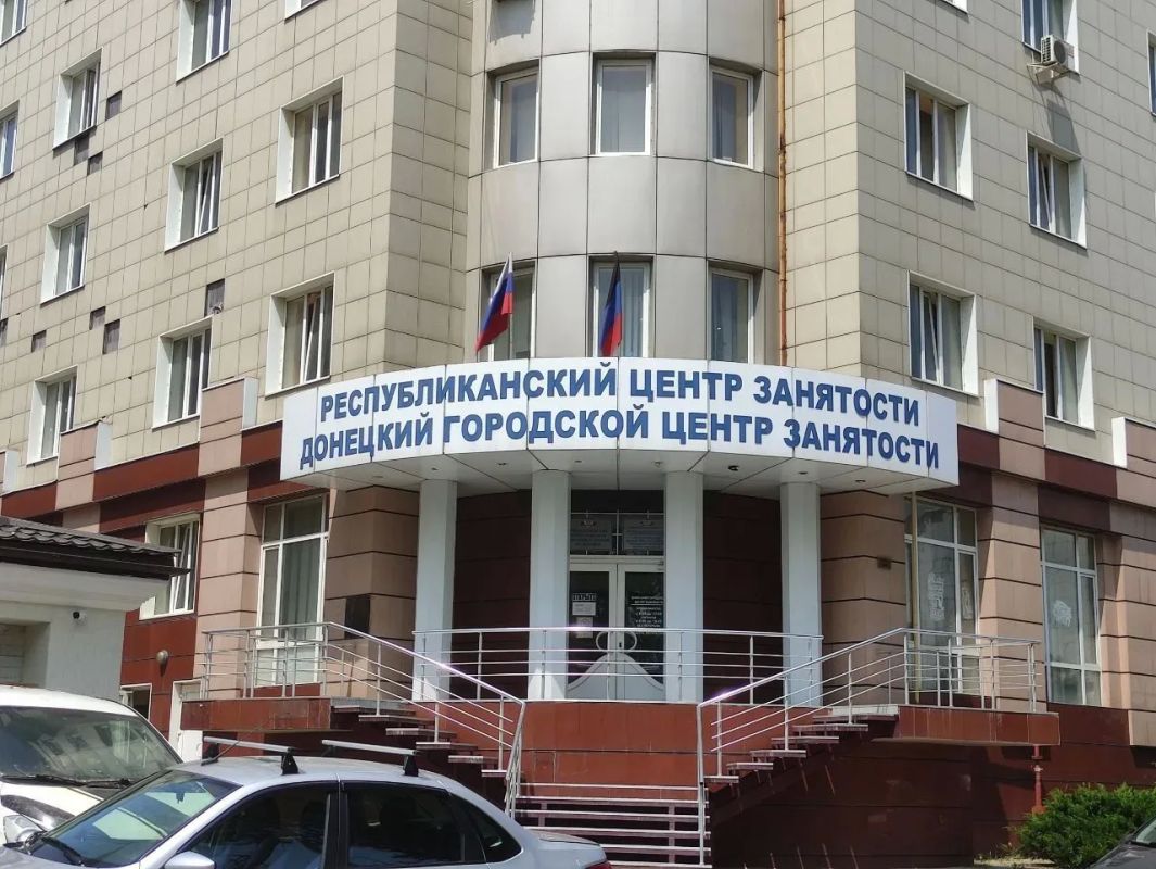 С начала года с помощью специалистов РЦЗ трудоустроились 1464 жителя ДНР