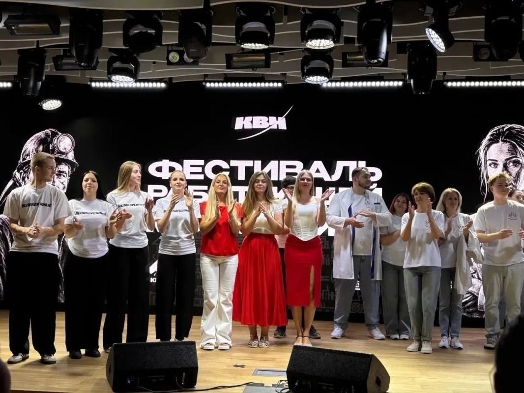 НА ВЫСШЕМ УРОВНЕ: КОМАНДА КВН «ГРАДУСЫ» ГУП ДНР «ДОНБАССТЕПЛОЭНЕРГО» ЗАНЯЛА ВТОРОЕ МЕСТО НА ВЫСШЕМ УРОВНЕ: КОМАНДА КВН «ГРАДУСЫ» ГУП ДНР «ДОНБАССТЕПЛОЭНЕРГО» ЗАНЯЛА ВТОРОЕ МЕСТО