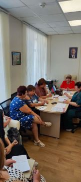 Депутат Тельмановского муниципального совета Галина Коссе провела рабочую встречу с коллективом государственного бюджетного общеобразовательного учреждения «Тельмановская гимназия Тельмановского муниципального округа»