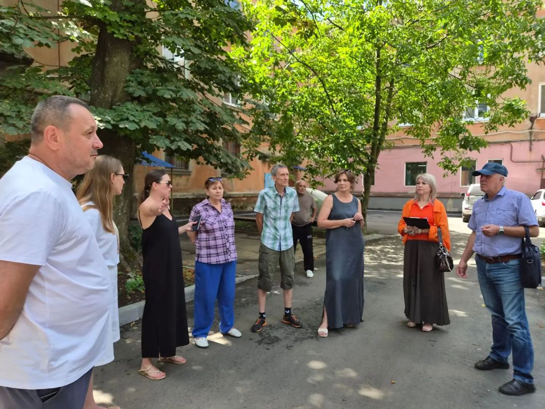 Евгений Поплавский: Еще одна встреча с жителями в минувшие выходные прошла по адресу: ул. Вокзальная, 67 Евгений Поплавский: Еще одна встреча с жителями в минувшие выходные прошла по адресу: ул. Вокзальная, 67