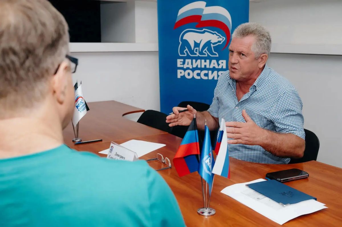 Сергей Дмитриев провел прием граждан в региональной общественной приемной партии «Единая Россия» Сергей Дмитриев провел прием граждан в региональной общественной приемной партии «Единая Россия»