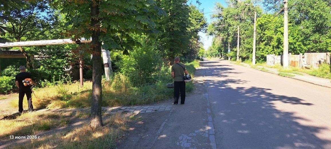 Елена Рязанцева: Сегодня Управой Пролетарского внутригородского района ведутся работы по покосу травы вдоль дороги по ул. Федько