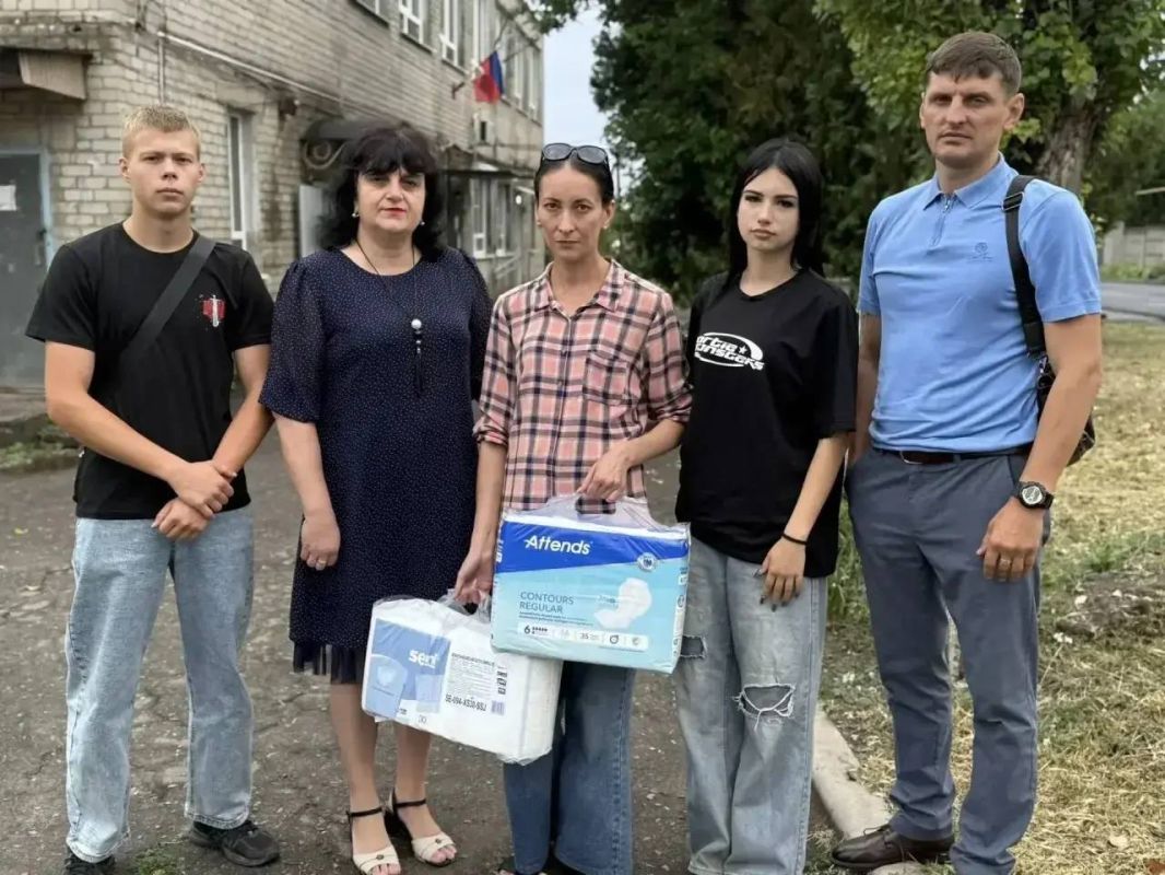 Добру быть!. Исполнительный секретарь местного отделения партии Наталья Тосхопаран вместе с партийцами посетила одинокую жительницу села Ильичёвское, которой в этом году исполнился 91 год Добру быть!. Исполнительный секретарь местного отделения партии Наталья Тосхопаран вместе с партийцами посетила одинокую жительницу села Ильичёвское, которой в этом году исполнился 91 год