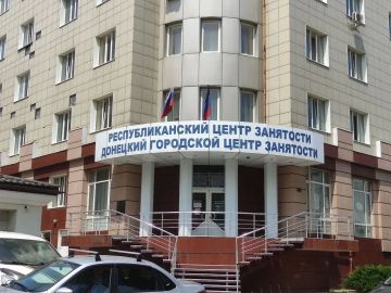 С начала года с помощью специалистов РЦЗ трудоустроились 1464 жителя ДНР
