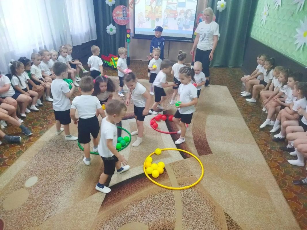 В детском саду № 55 Макеевки прошло интерактивное занятие по ПДД В детском саду № 55 Макеевки прошло интерактивное занятие по ПДД