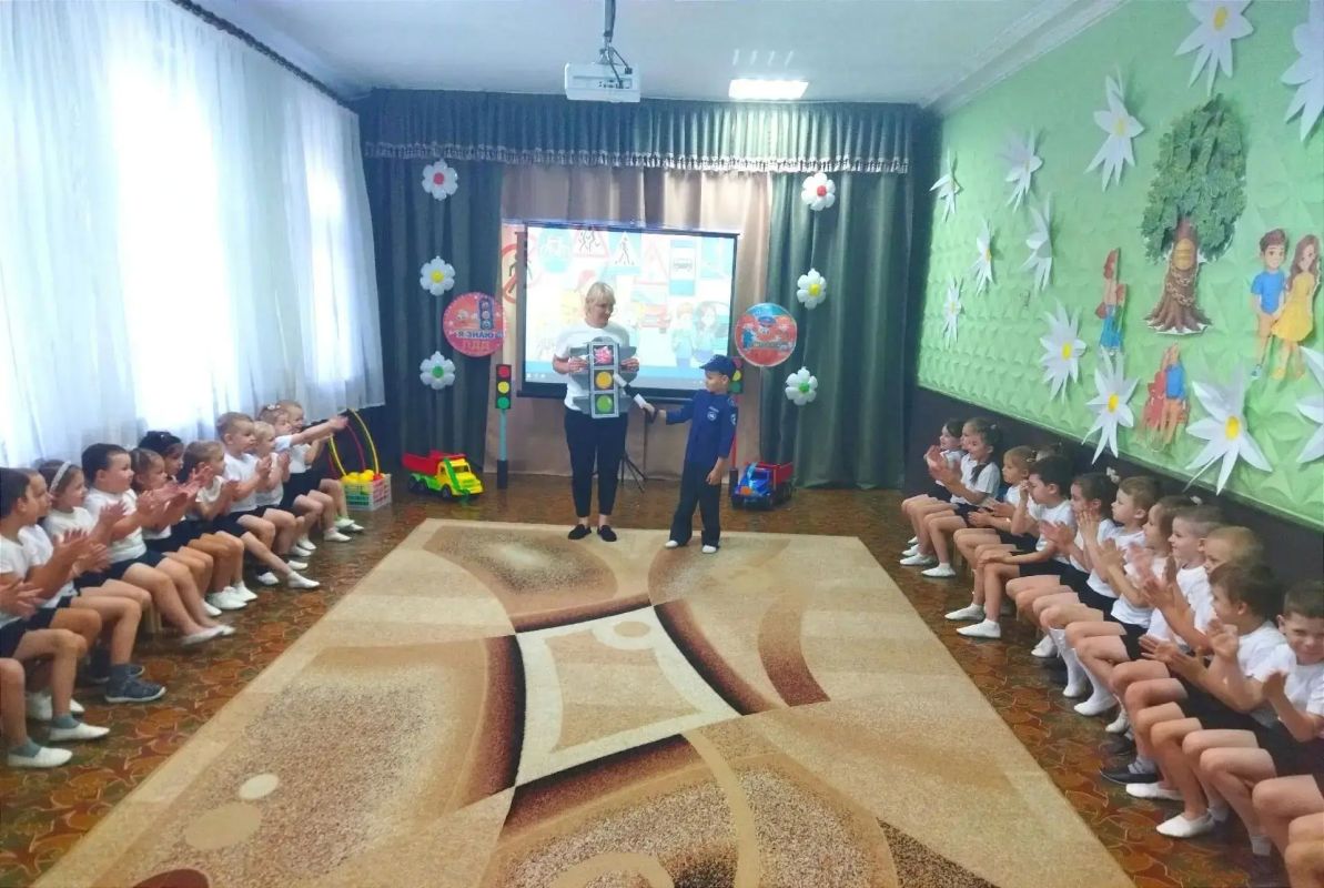 В детском саду № 55 Макеевки прошло интерактивное занятие по ПДД В детском саду № 55 Макеевки прошло интерактивное занятие по ПДД