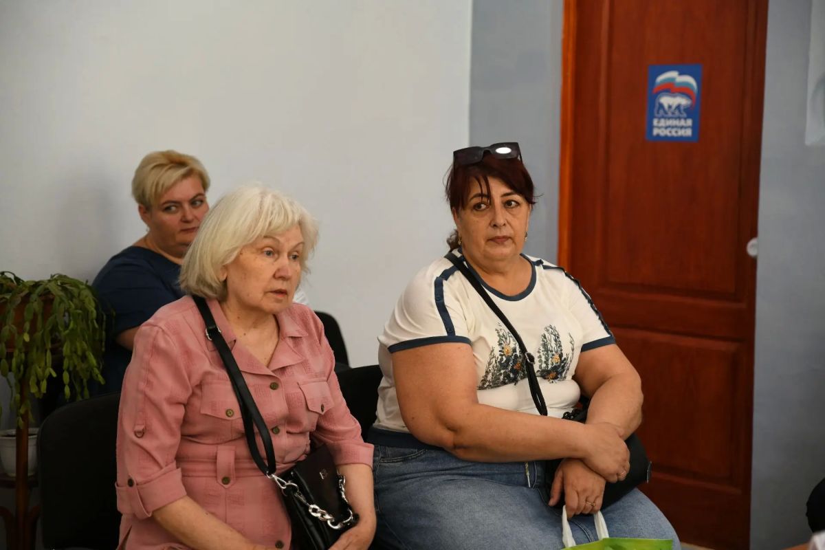 Сегодня провела личный приём в Кировском районе Сегодня провела личный приём в Кировском районе
