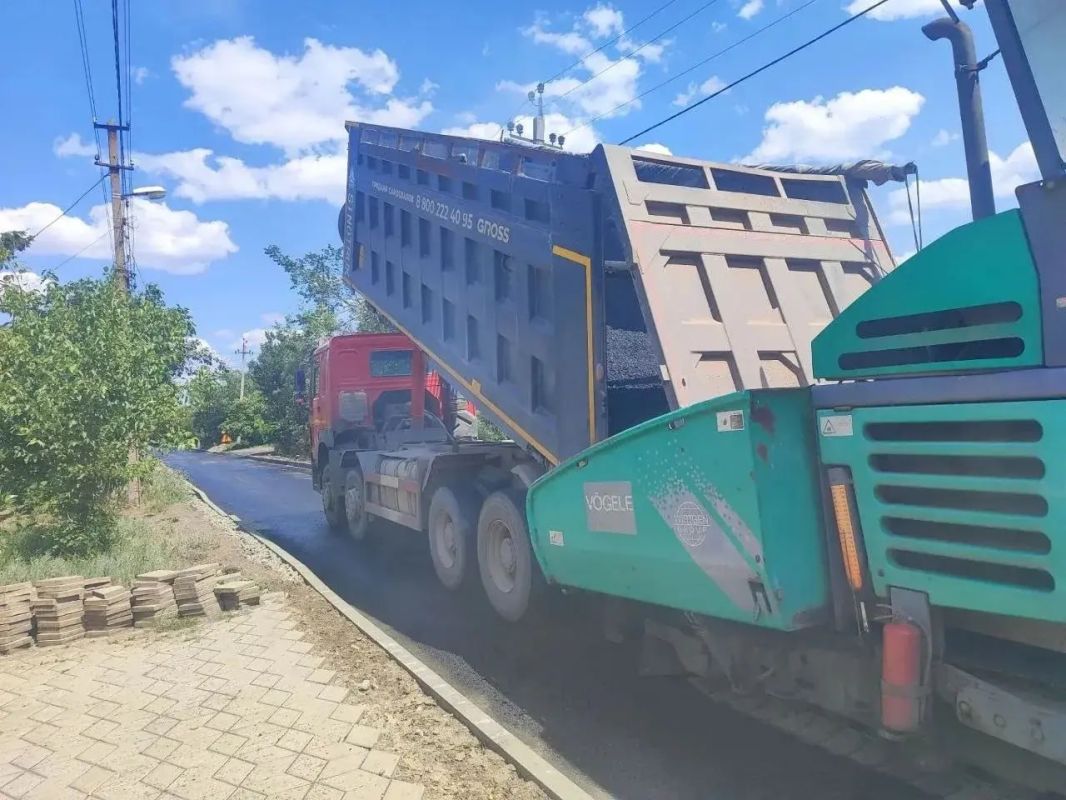 Восстановление дорог в Ясиноватой и обустройство новых остановочных павильонов в Иловайске – регионы продолжают оказывать помощь подшефным муниципалитетам Республики