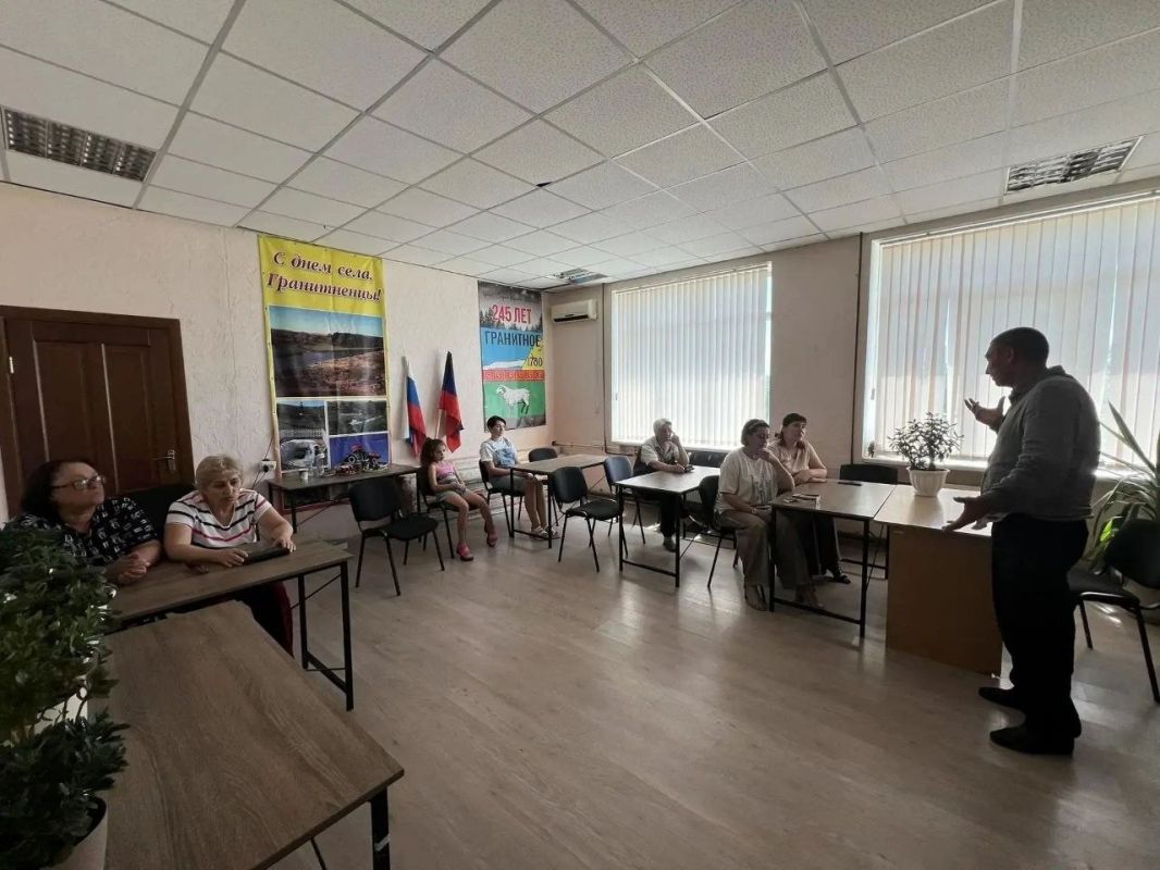 Сегодня руководитель Гранитненского территориального отдела Администрации Тельмановского муниципального округа провел встречу с жителями села Гранитное Сегодня руководитель Гранитненского территориального отдела Администрации Тельмановского муниципального округа провел встречу с жителями села Гранитное