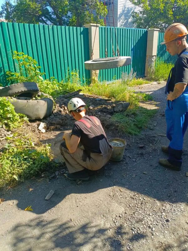 Специалисты СамРЭК продолжают работу по водоотведению в Снежном Специалисты СамРЭК продолжают работу по водоотведению в Снежном