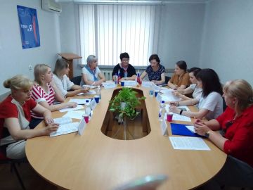 В Территориальном отделении Государственного казенного учреждения «Республиканский центр занятости населения Луганской Народной Республики» в городе Ровеньки состоялось заседание Клуба работодателей «Контакт» на тему:...