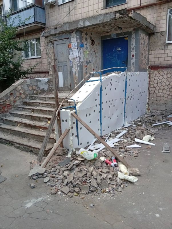 Снежнянский филиал Единого регионального фонда продолжает работу по содержанию жилого фонда Снежнянский филиал Единого регионального фонда продолжает работу по содержанию жилого фонда