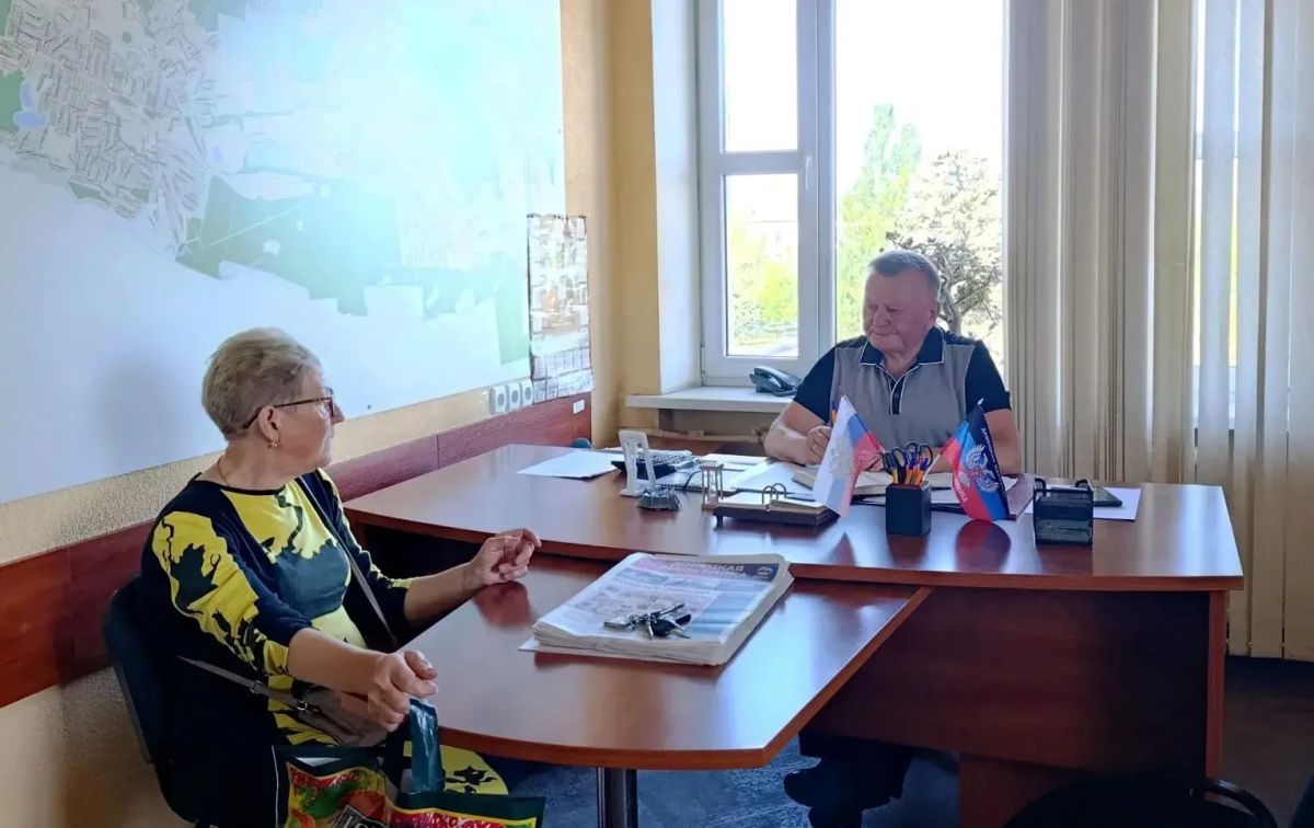 Наталья Бегуненко: Заместитель руководителя Управы Петровского внутригородского района Администрации городского округа Донецк Сергей Васильевич Чуб провёл еженедельный приём жителей района