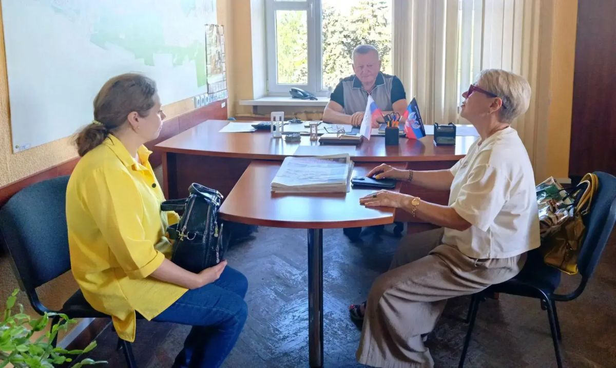 Наталья Бегуненко: Заместитель руководителя Управы Петровского внутригородского района Администрации городского округа Донецк Сергей Васильевич Чуб провёл еженедельный приём жителей района Наталья Бегуненко: Заместитель руководителя Управы Петровского внутригородского района Администрации городского округа Донецк Сергей Васильевич Чуб провёл еженедельный приём жителей района