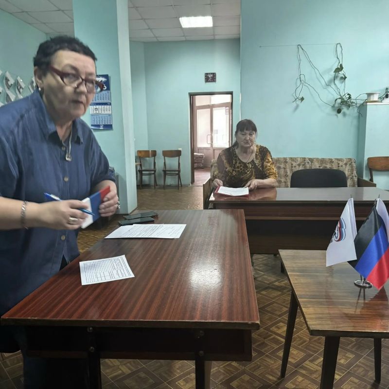 Роман Конев: 14 июля 2026 года состоялся выездной приём граждан депутатом Горловского городского совета Донецкой Народной Республики первого созыва Эдуардом Полепкиным Роман Конев: 14 июля 2026 года состоялся выездной приём граждан депутатом Горловского городского совета Донецкой Народной Республики первого созыва Эдуардом Полепкиным