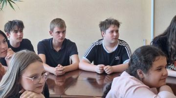 Волшебство сцены. 14 июля в Культурно-досуговом центре имени 40-летия Победы прошли творческие посиделки «Волшебство сцены»
