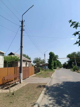 В Старобешево продолжаются работы по модернизации уличного освещения
