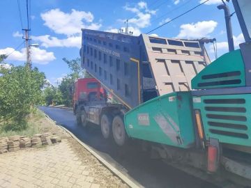 Восстановление дорог в Ясиноватой и обустройство новых остановочных павильонов в Иловайске – регионы продолжают оказывать помощь подшефным муниципалитетам Республики
