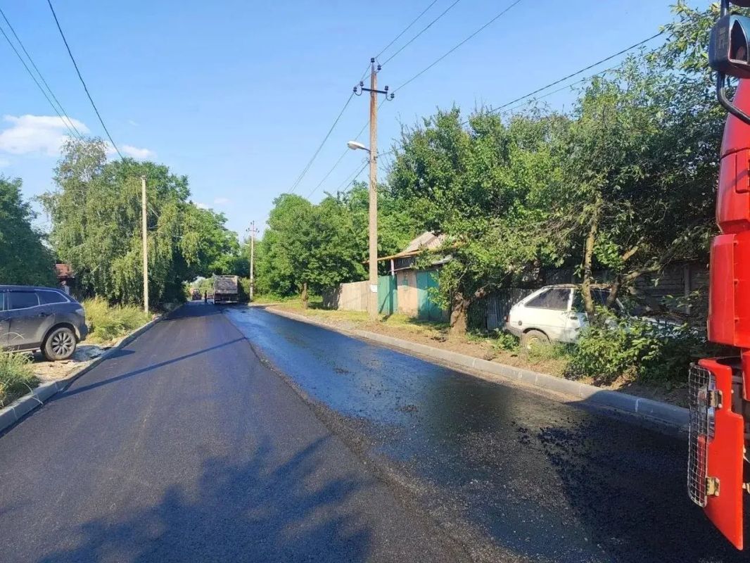 Восстановление дорог в Ясиноватой и обустройство новых остановочных павильонов в Иловайске – регионы продолжают оказывать помощь подшефным муниципалитетам Республики Восстановление дорог в Ясиноватой и обустройство новых остановочных павильонов в Иловайске – регионы продолжают оказывать помощь подшефным муниципалитетам Республики
