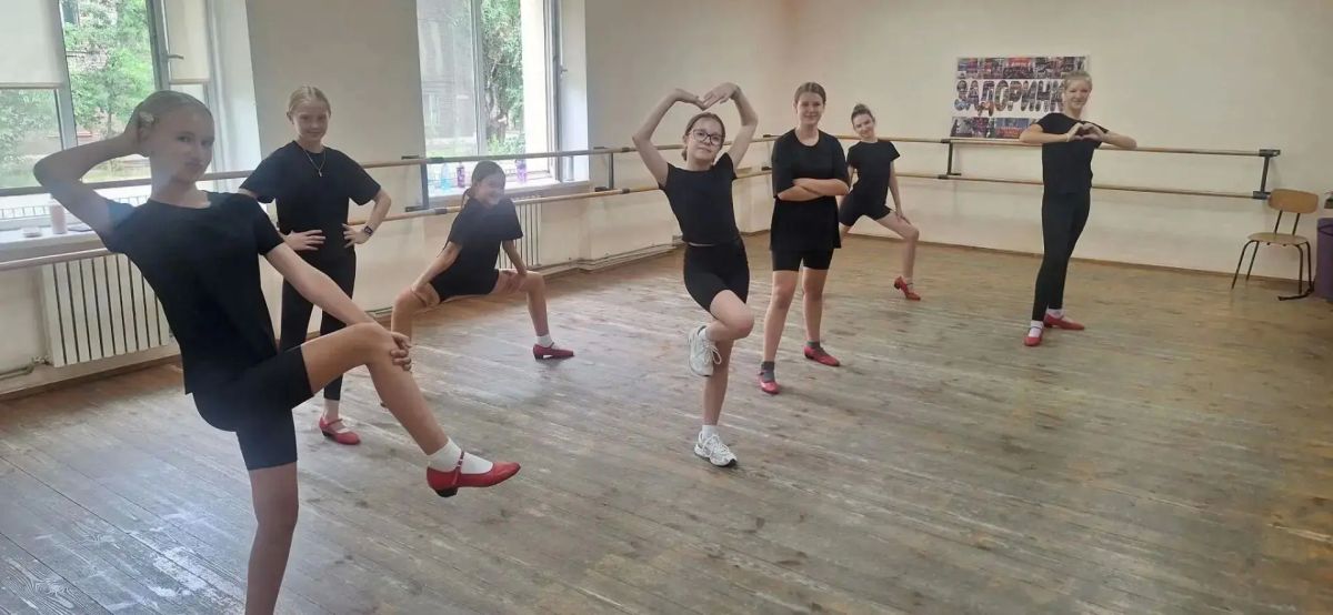 Волшебство сцены. 14 июля в Культурно-досуговом центре имени 40-летия Победы прошли творческие посиделки «Волшебство сцены» Волшебство сцены. 14 июля в Культурно-досуговом центре имени 40-летия Победы прошли творческие посиделки «Волшебство сцены»